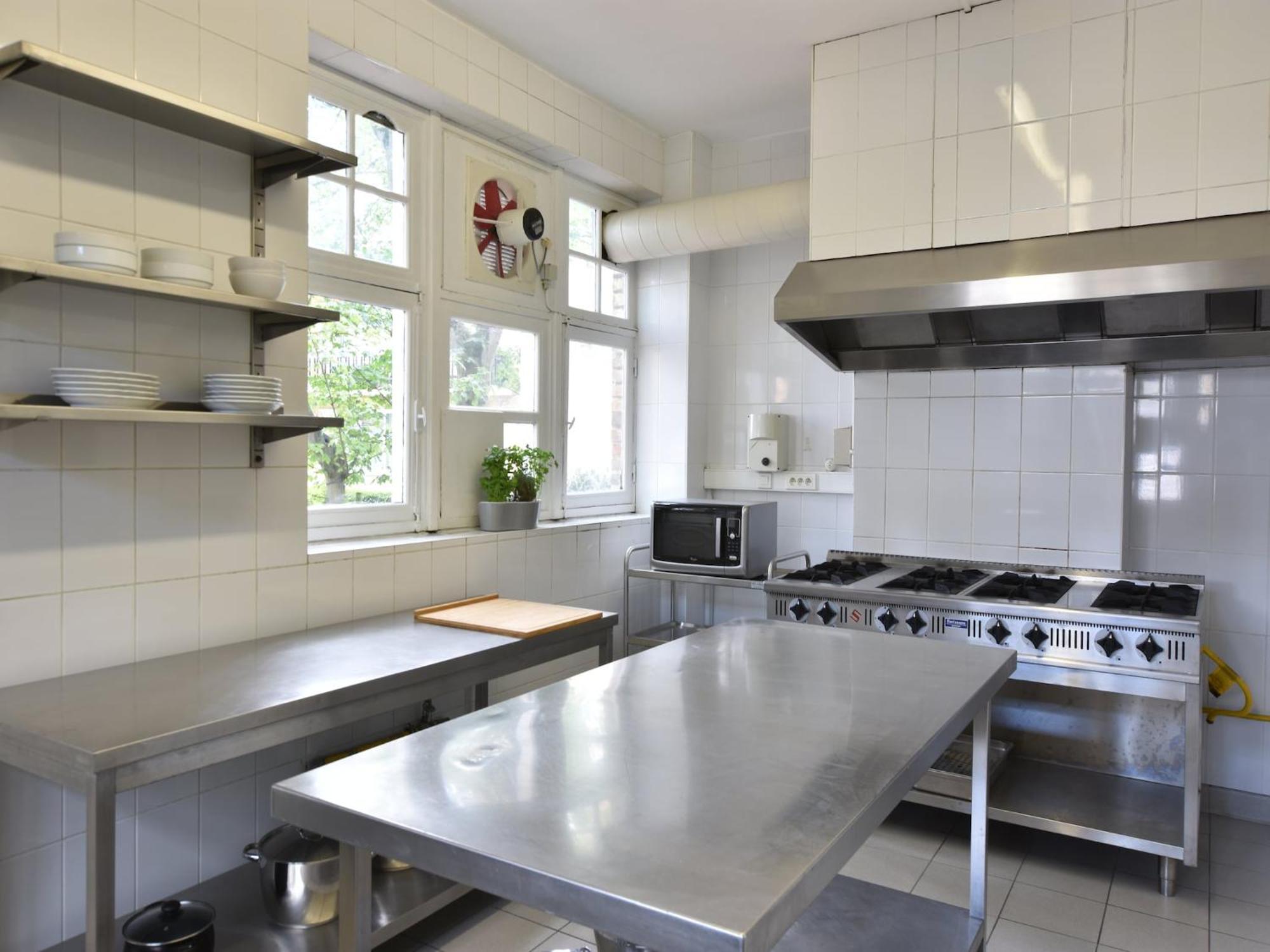 Former Hotel In The Centre And At 50 Metres From The Beach In Panne De Panne Bagian luar foto
