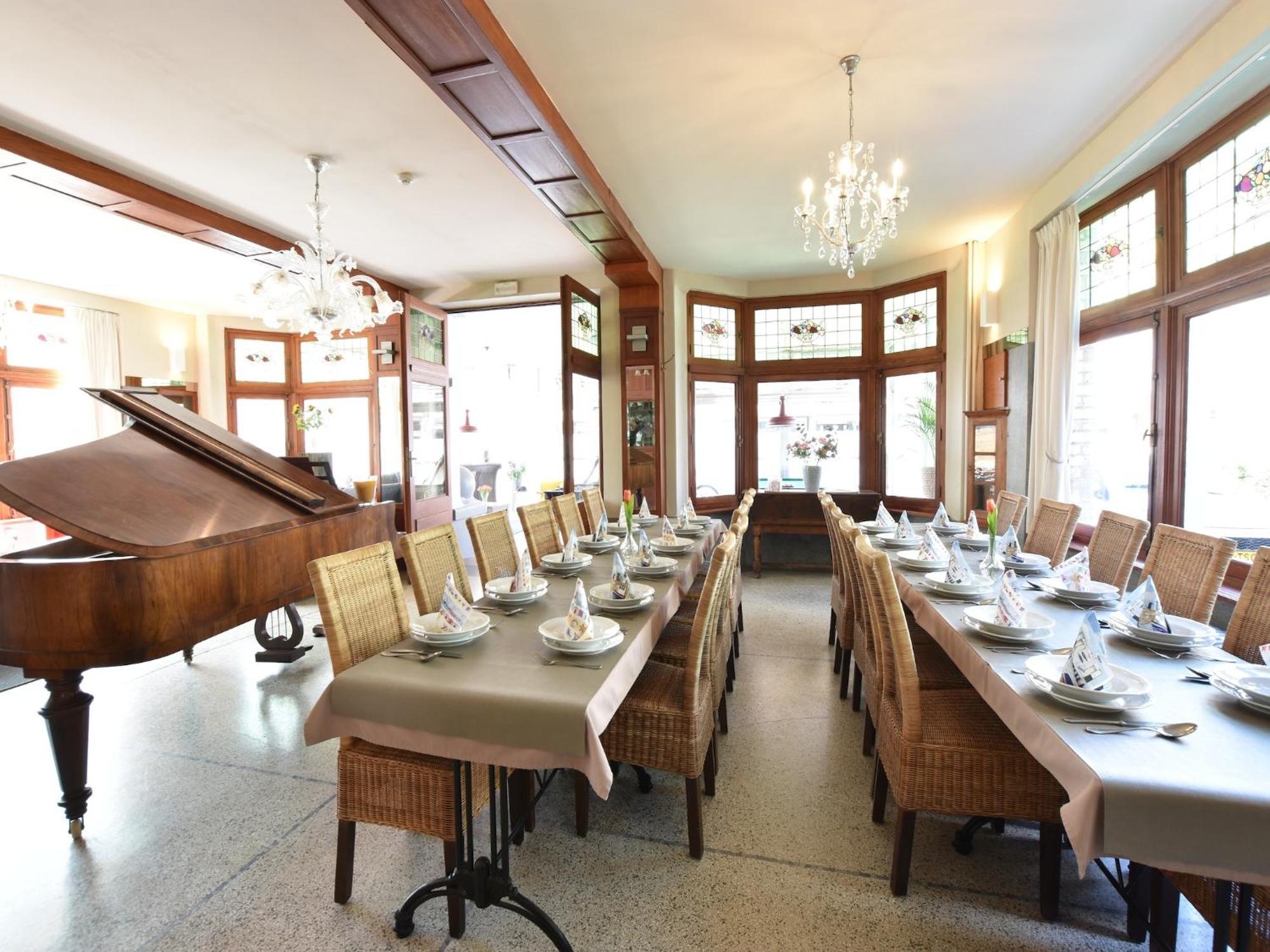 Former Hotel In The Centre And At 50 Metres From The Beach In Panne De Panne Bagian luar foto