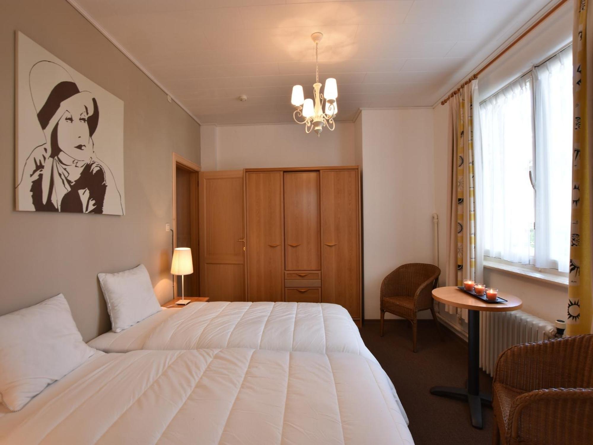 Former Hotel In The Centre And At 50 Metres From The Beach In Panne De Panne Bagian luar foto