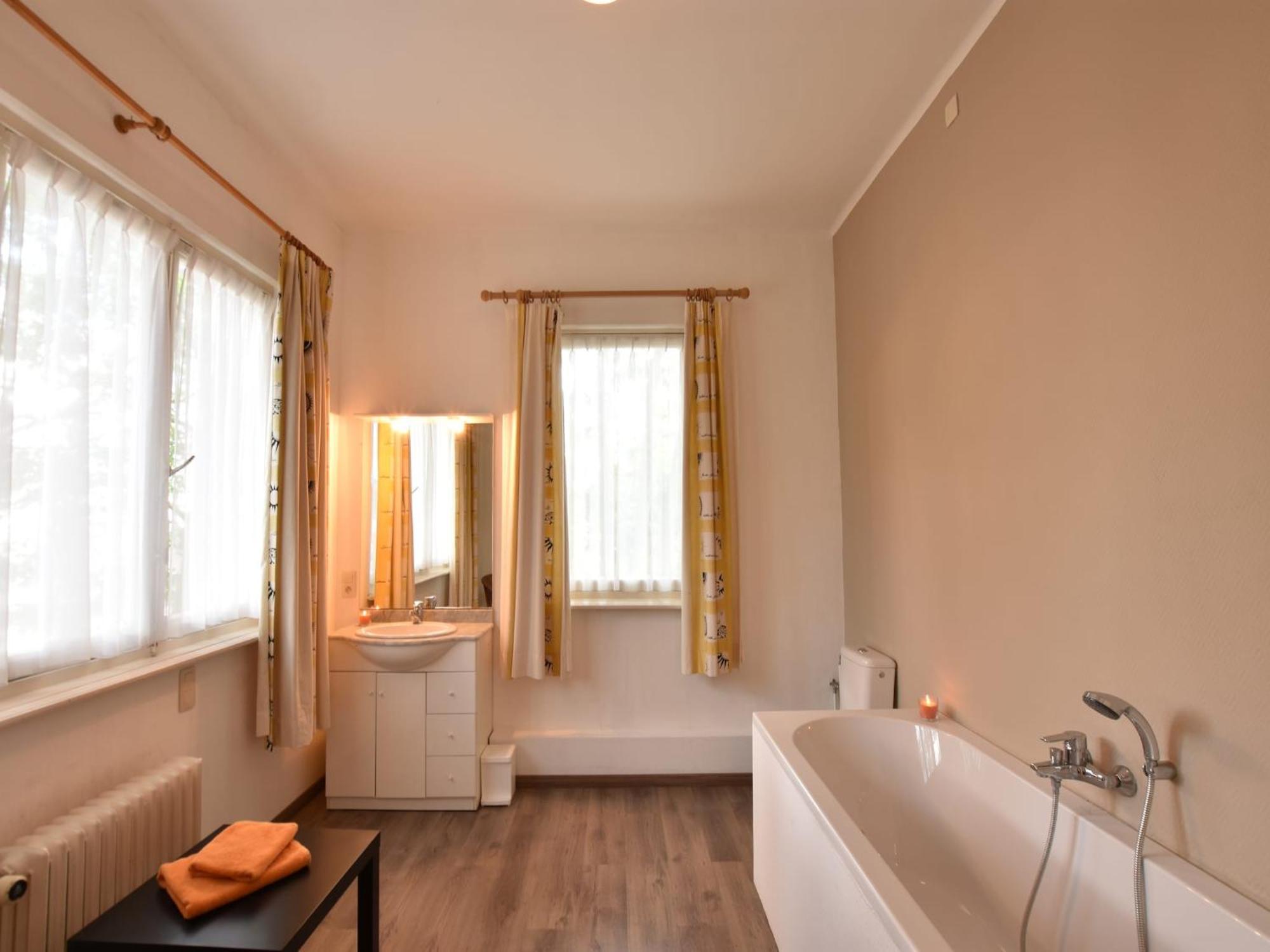 Former Hotel In The Centre And At 50 Metres From The Beach In Panne De Panne Bagian luar foto
