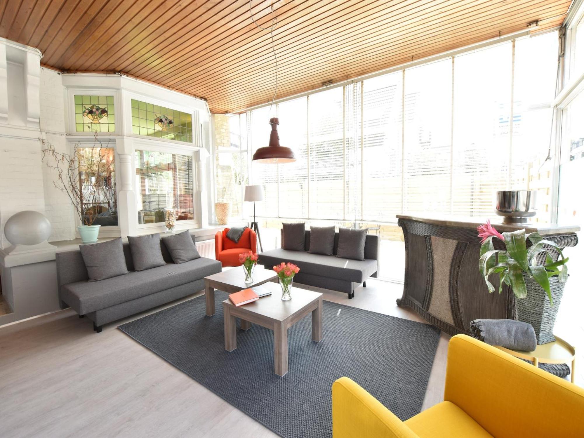 Former Hotel In The Centre And At 50 Metres From The Beach In Panne De Panne Bagian luar foto