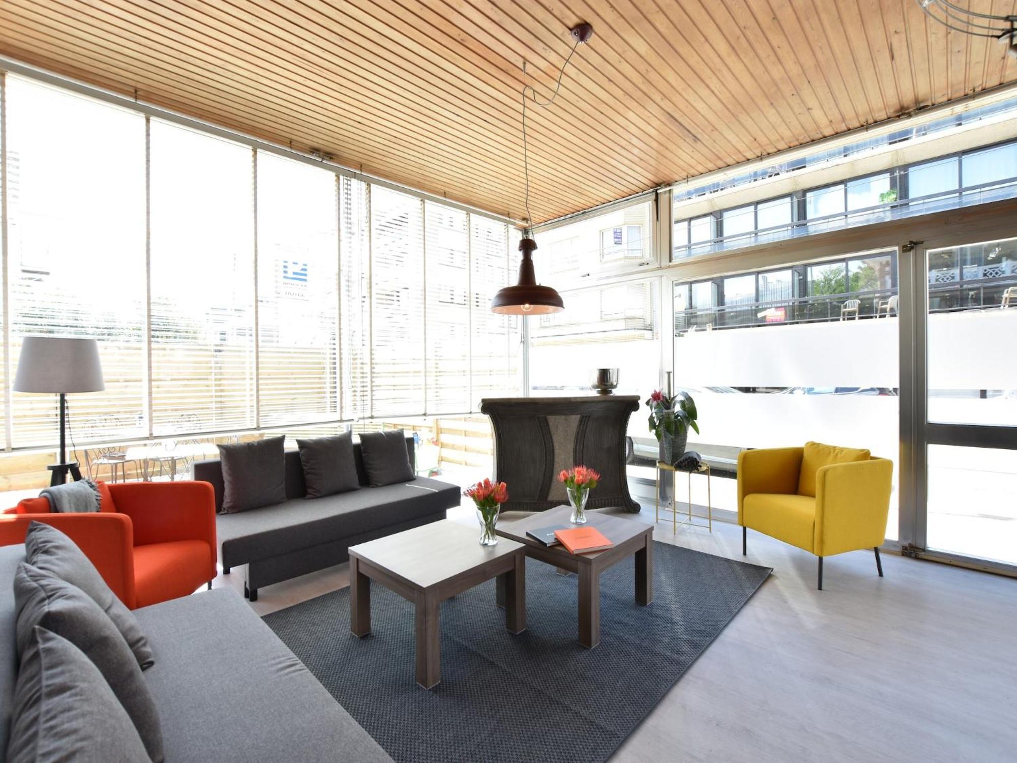 Former Hotel In The Centre And At 50 Metres From The Beach In Panne De Panne Bagian luar foto