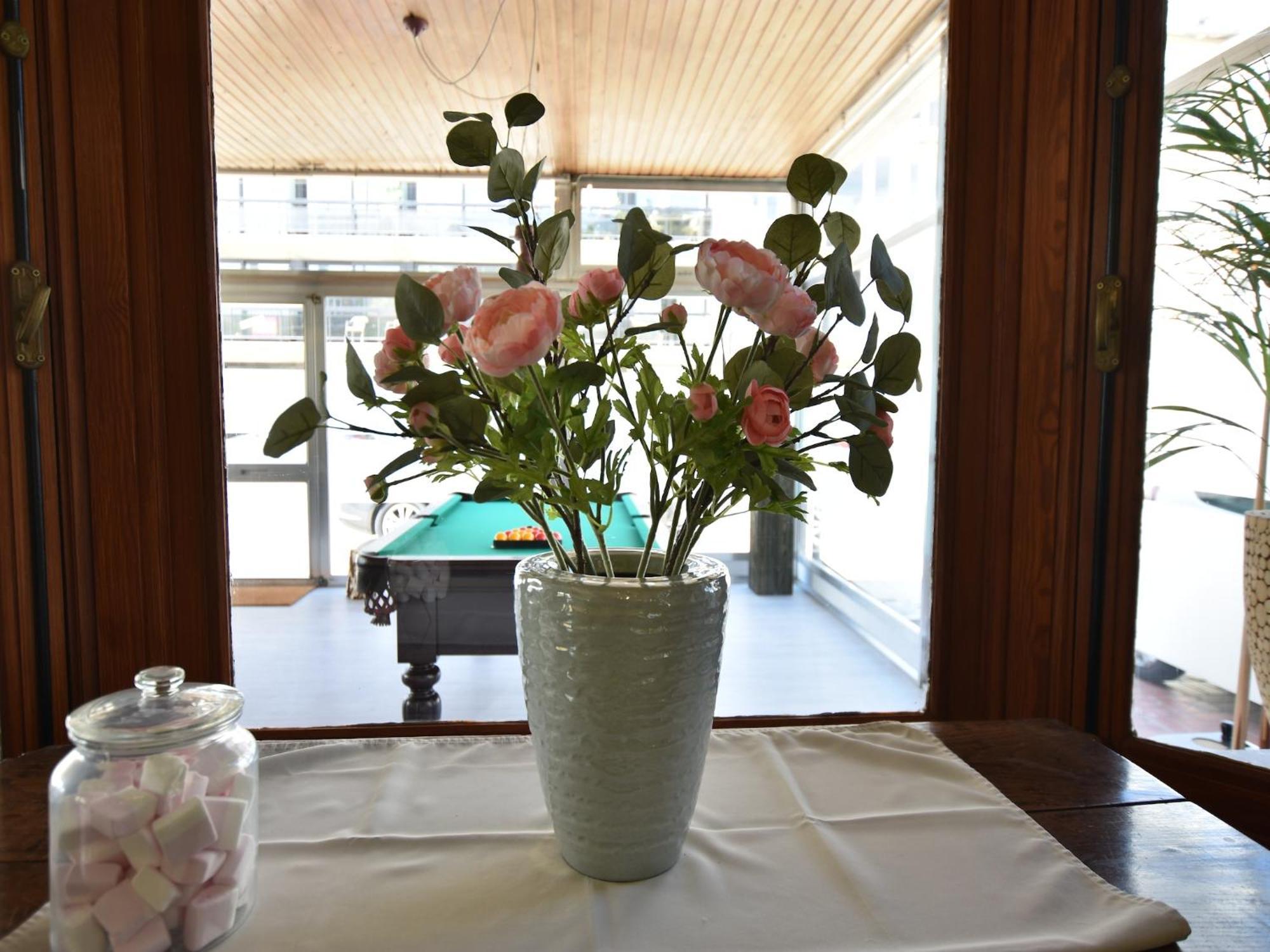 Former Hotel In The Centre And At 50 Metres From The Beach In Panne De Panne Bagian luar foto