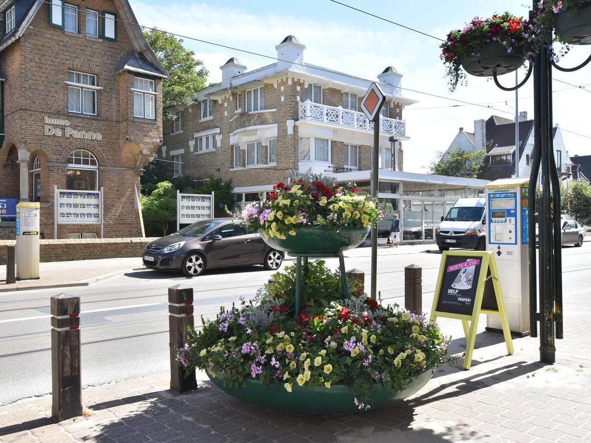 Former Hotel In The Centre And At 50 Metres From The Beach In Panne De Panne Bagian luar foto